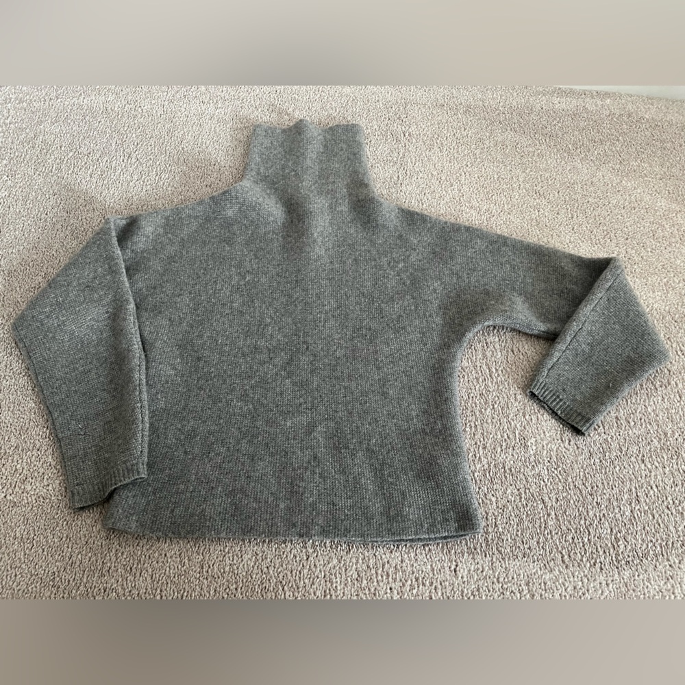 Babaton Gray Cashmere Turtleneck Sweater – XXS - Picture 6 of 9